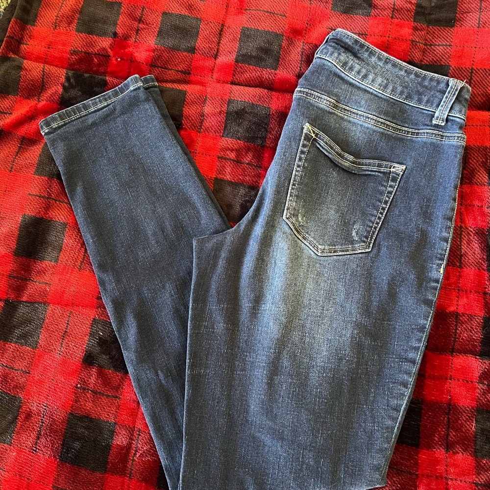 Maurices Distressed Skinny Ankle Jeans – Size M (Fits Like Women’s 10)